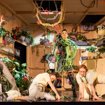 Pflanzenfressen im Silbersaal – „Der kleine Horrorladen“ im Deutschen Theater (Kritik)